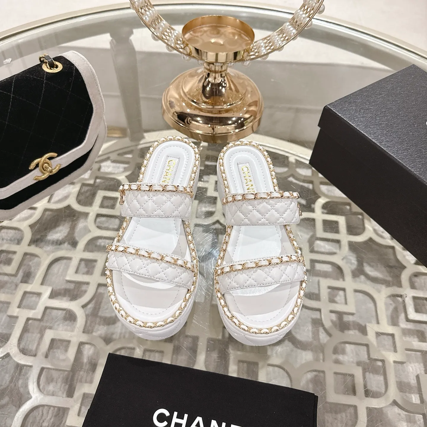 💕💕Factory direct selling price p600💕💕 𝐂𝐇𝐀𝐍𝐄𝐋 | Xiaoxiang 25𝐬𝐬 🦋2025 Spring and Summer New Products Counter Classic Xiaoxiang Double C Diamond Chain Slippers Series New〰 🍬 A must-have in the BS fashion circle The matching will interpret the meticulous, minimalist and classic elements that will never fade away. 💋 Showing a unique dressing style that is too beautiful to say. A must-have for summer... Upper: original high-customized lambskin. Lining: imported mixed sheepskin lining. Outsole: original molded non-slip outsole. Shoe size: 35-39 (34.40.41.42 customization is not returnable).
